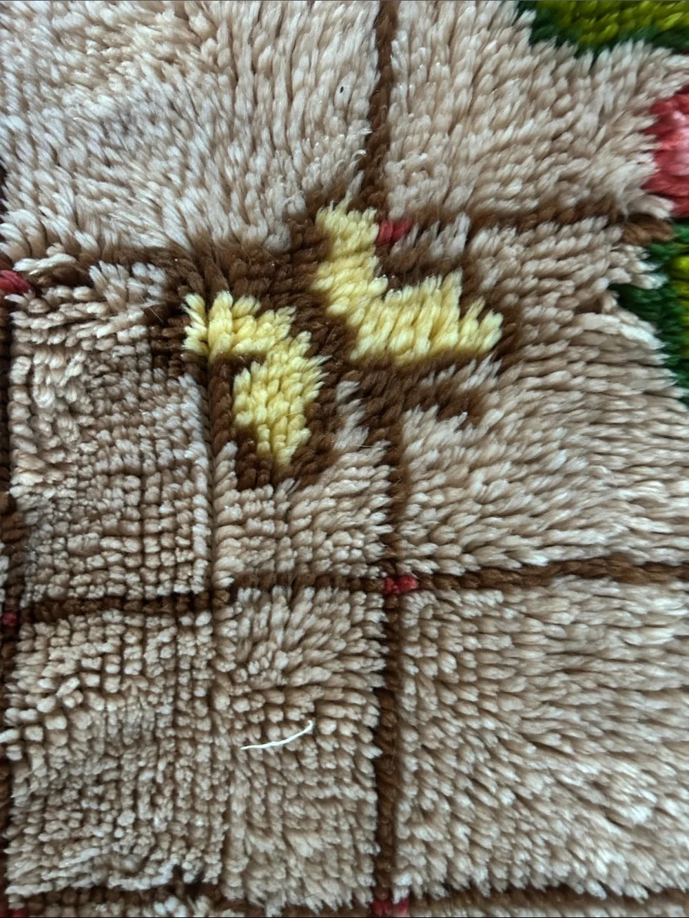 vintage latchook floral accent rug in Pink and Brown